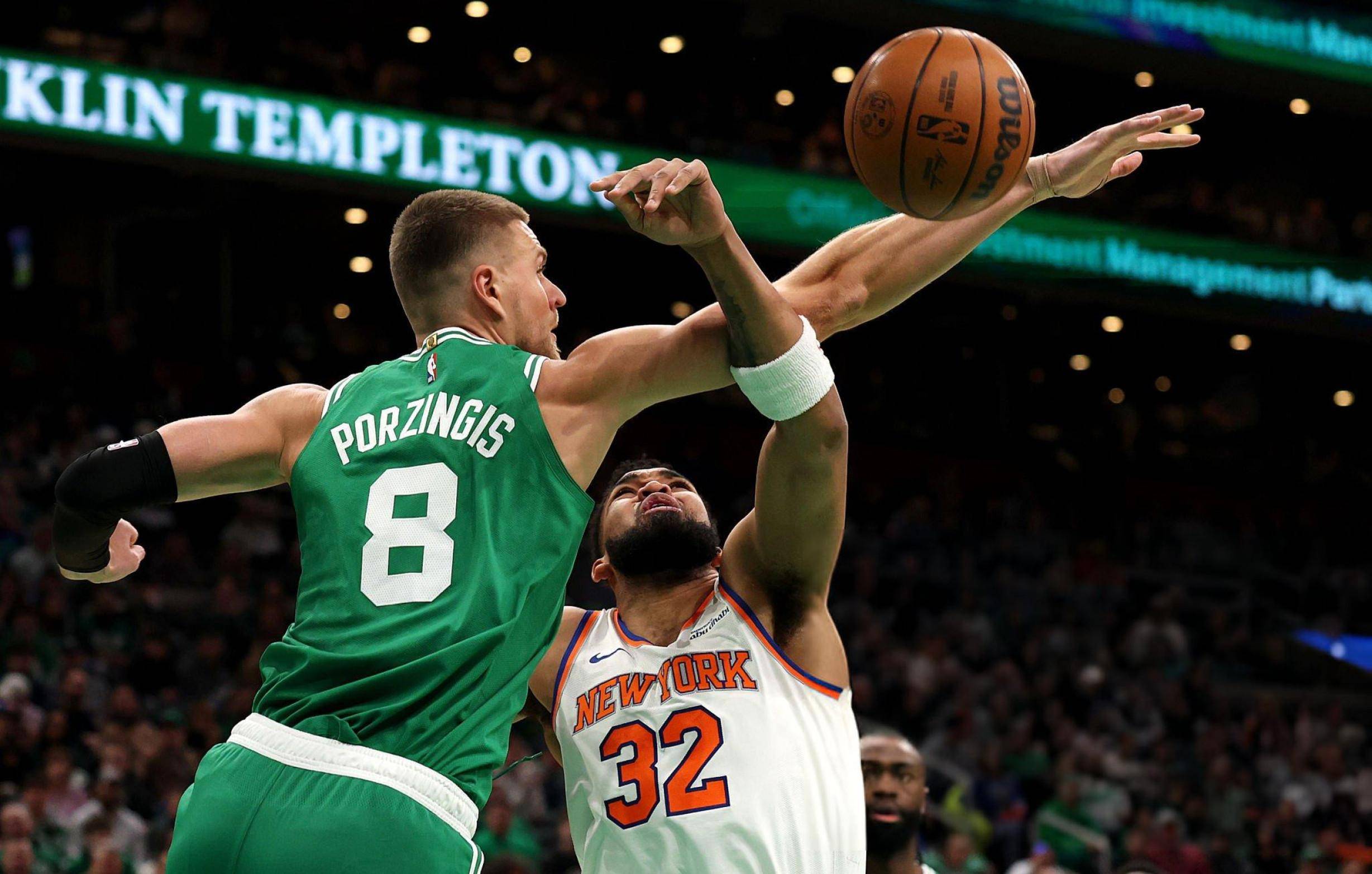 包含里程碑夜！纽约尼克斯豪取连胜，NBA常规赛冲刺阶段刷纪录，悬念犹存，轮换策略成焦点的词条-半岛娱乐体育