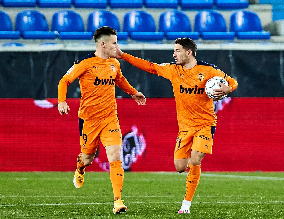 包含皇家社会赛前豪取连胜;志在NBA常规赛名次提升;更衣室稳定;数据趋势出现新变化的词条-半岛体育官网