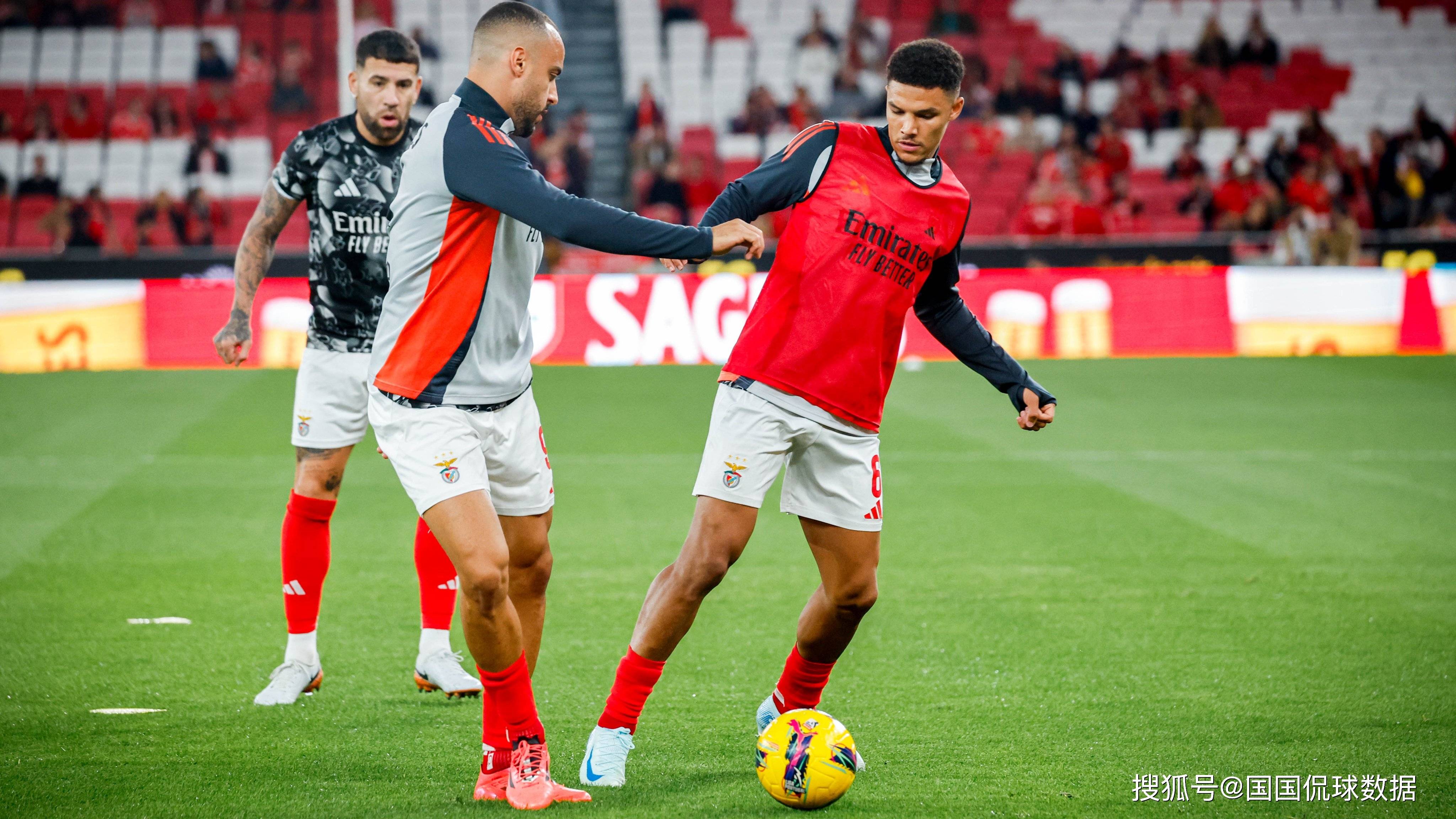 亚冠赛场爆发冲突 亚冠赛场爆发冲突